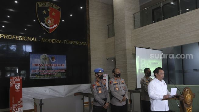 Kabareskrim Polri Komjen Listyo Sigit Prabowo memberikan keterangan kepada awak media di Bareskrim Polri, Jakarta, Selasa (15/12/2020). [Suara.com/Angga Budhiyanto]