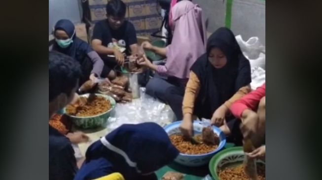 Unggahan ini menunjukkan apa saja yang ada di balik acara pernikahan (tiktok.com/@recehnbl)