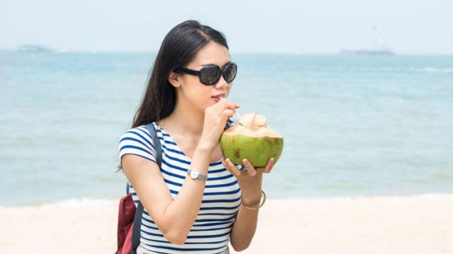 9 Manfaat Air Kelapa Bagi Kesehatan Tubuh