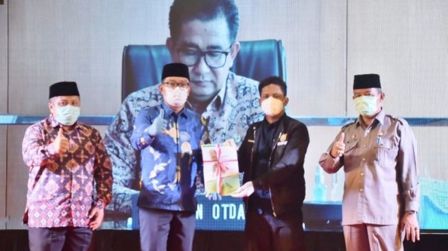 Dukung Pemekaran Wilayah, Ridwan Kamil Serahkan Dokumen ke Ditjen Otda