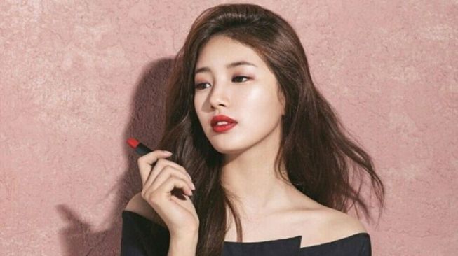 Wow, Ini Manfaatnya Tampil dengan Lipstik Merah
