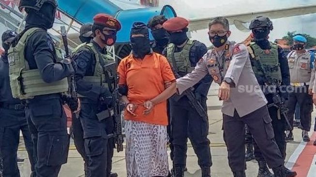 Ditangkap Densus 88 di Lampung, 23 Terduga Teroris Tiba di Soetta