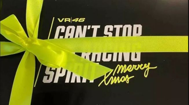 Hadiah yang diberikan Razlan Razali dari Valentino Rossi (Facebook)