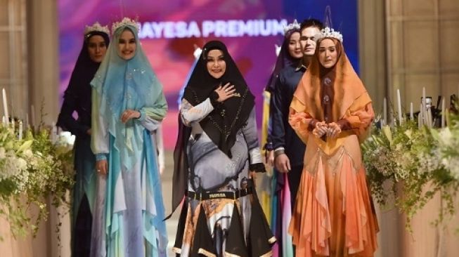 "Dream of Aurora", Koleksi Busana Syar'i Terbaru Rancangan Ida Andriansyah