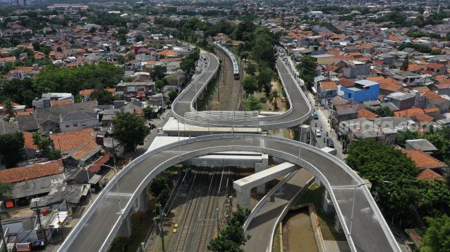 Anies Bakal Bangun Jalur Sepeda di Flyover Tapal Kuda, Dilarang Selfie