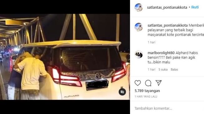 Toyota Alphard mogok. (Instagram/@satlantas_pontianakkota)