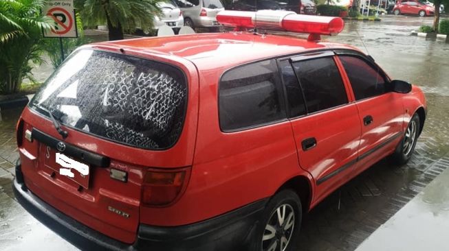 Mobil damkar TUban menggunakan mobil berjenis station wagon (Facebook)