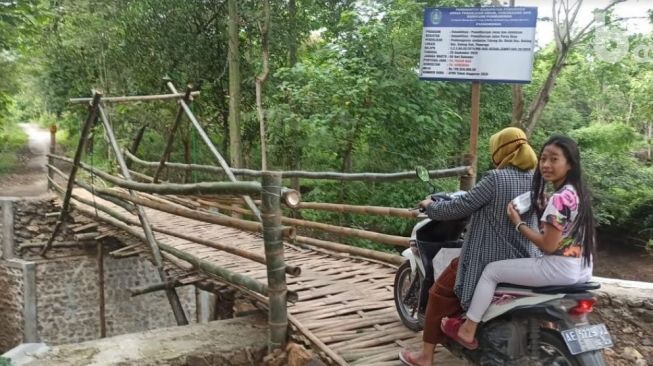 Viral! Proyek Jembatan Bambu di Ponorogo Ini Nilainya Rp 199 Juta