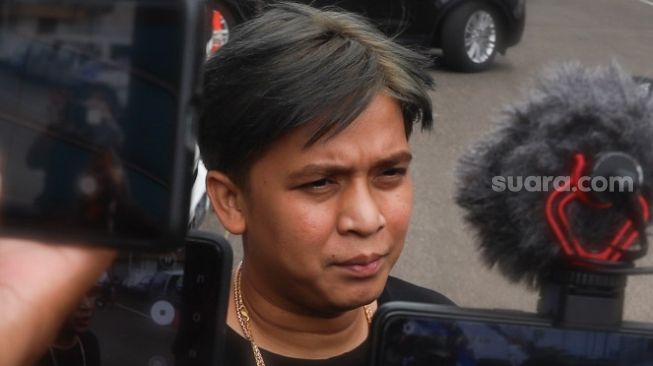 Marah Mobilnya Dirusak, Billy Syahputra Posting Foto Pelaku