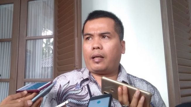 Ketua KPU Pandeglang, Ahmad Suja’i saat memberikan keterangan pers [Dok. BantenHits].