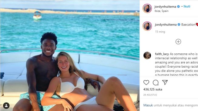 Alphonso Davies mendapatkan komentar rasis saat berpose dengan kekasihnya, Jordyn Huitema. (Instagram/jordyhuitema)