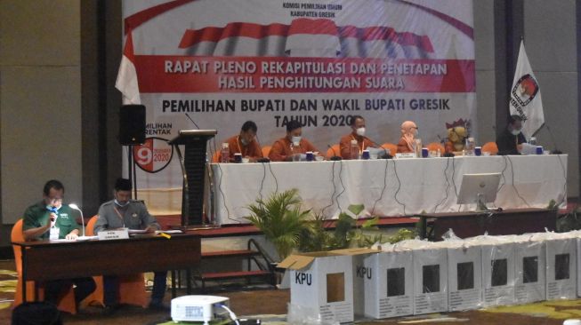 Real Count KPU Gresik Gus Yani-Bu Min Menang, Paslon Petahana Legowo