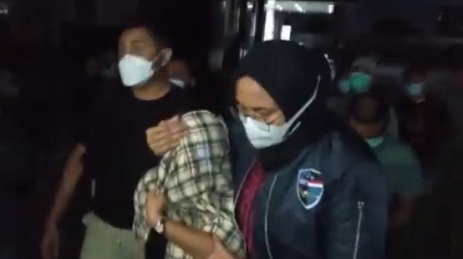 Video Artis TA Ditangkap karena Prostitusi dan Digiring ke Kantor Polisi