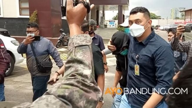 Dugaan Prostitusi Online Artis TA, Polisi Amankan AH, Siapa Dia?