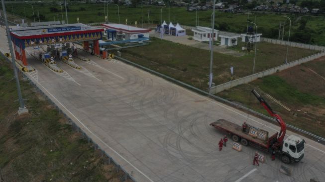 Foto udara gerbang tol Keramasan di Desa Ibul Besar III, Pemulutan, Ogan Ilir (OI), Sumatera Selatan, Jumat (18/12/2020). [ANTARA FOTO/Nova Wahyudi]