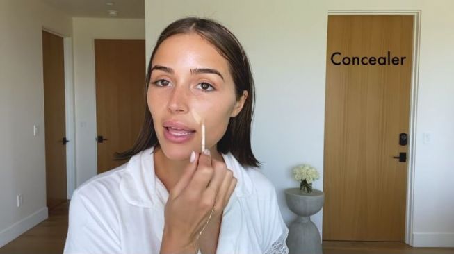 40 Tahap Perawatan Kecantikan Olivia Culpo (youtube.com/Vogue)