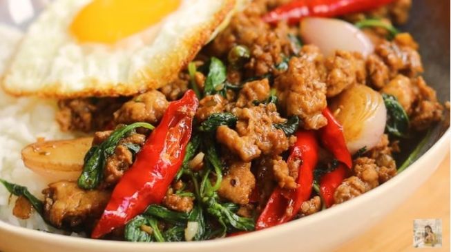 Nggak Pakai Lama, Ini Resep Ayam Kemangi Pad Kra Pao Asli Thailand