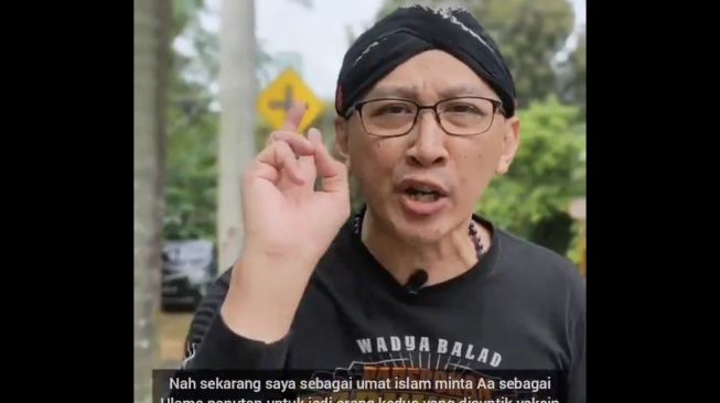 Netizen Nazar Jika Abu Janda Dipenjara Akan Wakaf Gaji Selama Masa Hukuman