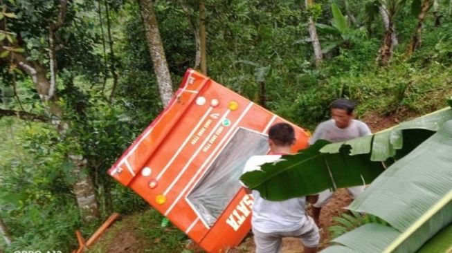 Nasib Tragis 12 Penumpang Odong-odong yang Masuk Jurang Usai Gagal Nanjak