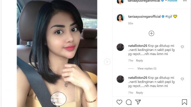 Tania Ayu pose di dalam kabin mobil (Instagram)