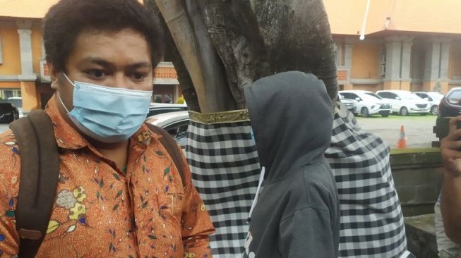 Bejat! Oknum Polisi di Bali Peras, Ancam dan Setubuhi Perempuan Open BO