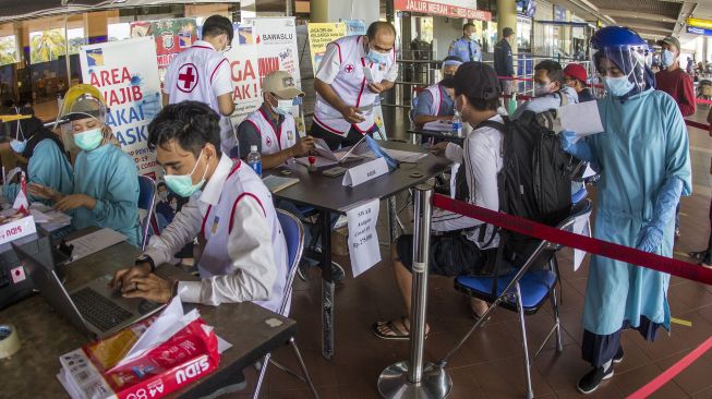 DPR Ngeluh Rapid Test Antigen Bikin Susah Rakyat: Mahal, Antre Panjang