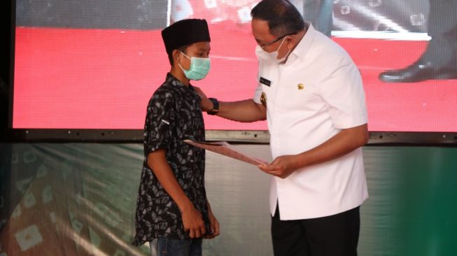 Suku Anak Dalam Di Kabupaten Ini Diberi Beasiswa