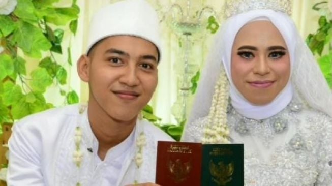 Setelah 28 Tahun Jomblo Akut, Wanita Ini Berakhir Dinikahi Muridnya