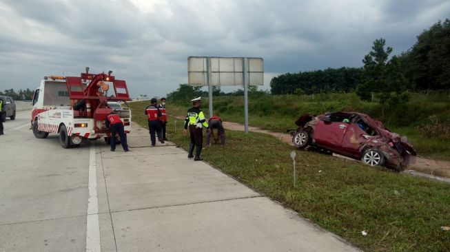 Bus Pasien COVID-19 Terguling di Tol Jagorawi Mau ke Pusat Isolasi Lido