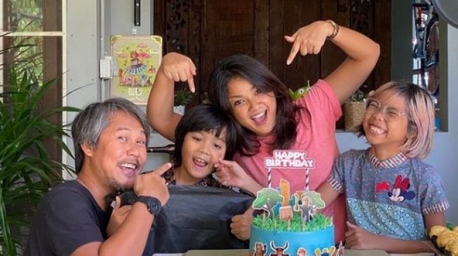 Nirina Zubir Sekeluarga Positif Corona, Begini Kondisi Terkini Anaknya