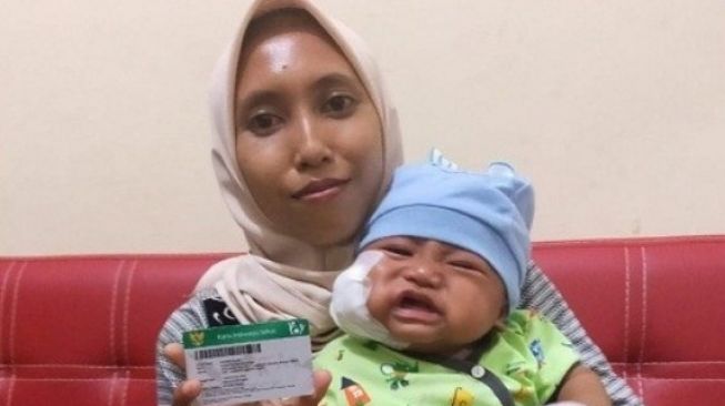 Anak Sembuh dari Tumor, Ini Kisah Pasangan Penerima JKN - KIS