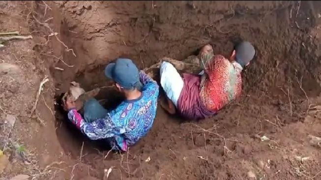 Masya Allah, Setelah 30 Tahun Dikubur Jasad Kakek di Banyuwangi Masih Utuh