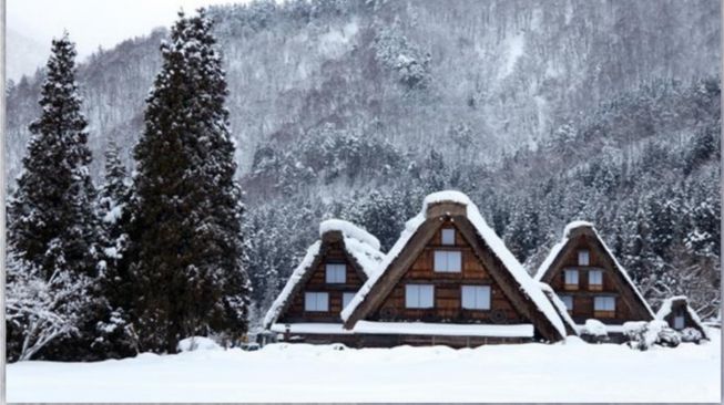 Menikmati Indahnya Arsitektur Jepang di Desa Shirakawa