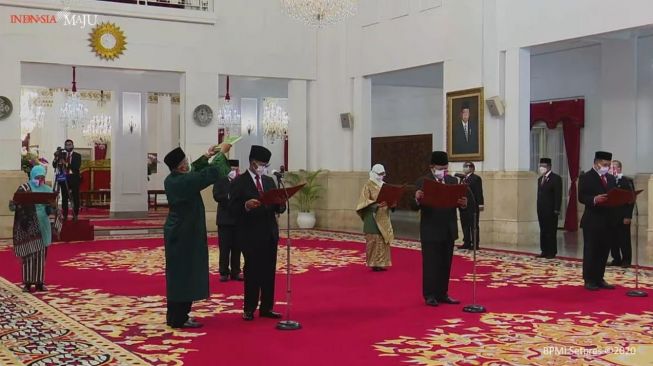 Presiden Joko Widodo (Jokowi) menyaksikan pengucapan sumpah Anggota Komisi Yudisial masa jabatan 2020-2025 di Istana Negara, Jakarta, Senin (21/12/2020). (Ist/ tangkap layar Youtube Sekretariat Presiden)