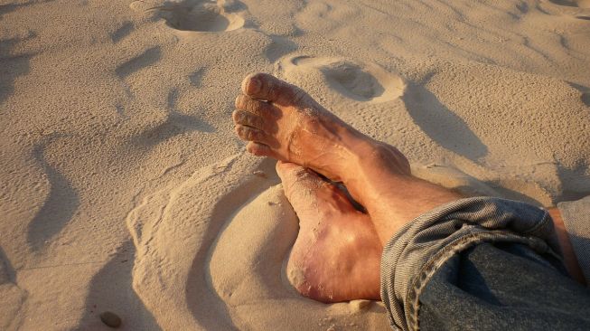 Seru! Kafe Ini Usung Konsep Pantai Indoor Lengkap dengan Pasirnya