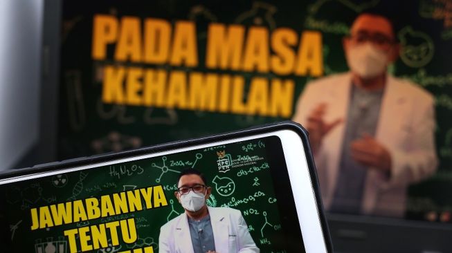 Ibu Hamil dan Lansia Divaksinasi, Aman Kok