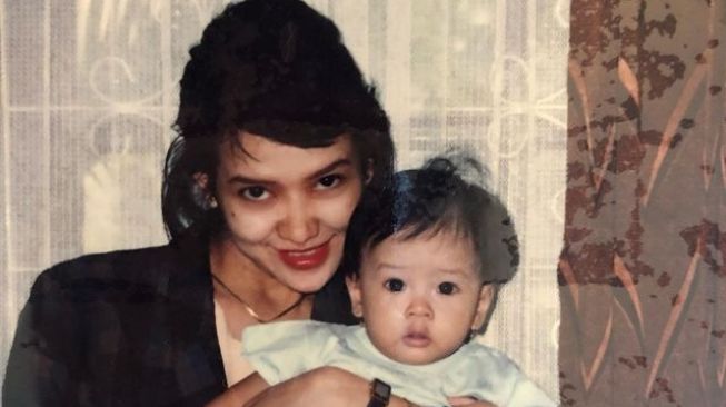 Disebut Mirip Luna Maya, Kecantikan Ibu Anya Geraldine Muda Disorot