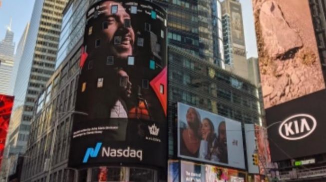 Wajah Maruli Tampubolon terpampang di Times Square New York. [Instagram]