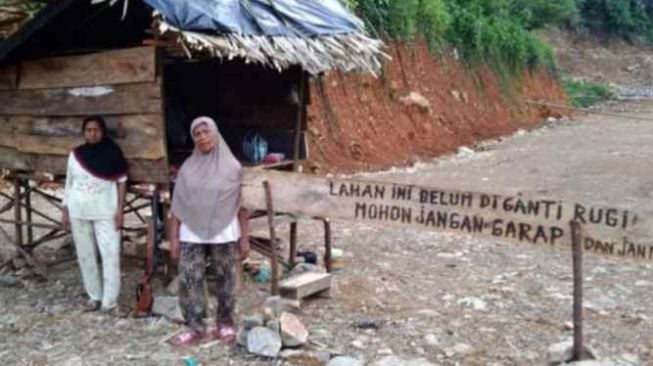 Buntut Konflik Lahan, 2 Wanita Lansia Tidur di Gubuk Puncak Bukit 50 Kota