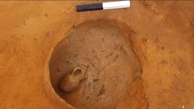 Penemuan kerangka bayi berusia 3.000 tahun. [Livescience]