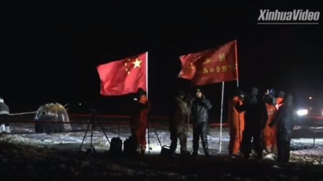 Pendaratan Chang'e-5. [YouTube/Xinhua]