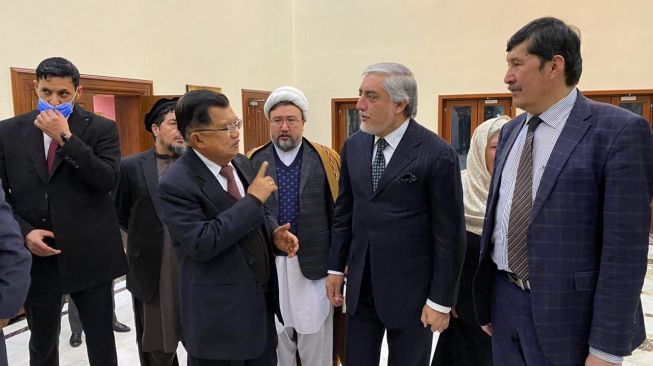 Ketua PMI Jusuf Kalla bertemu sejumlah tokoh dan ulama di Afghanistan membahas upaya perdamaian dengan Taliban, Rabu (23/12/2020) / [Foto: Tim Media JK]