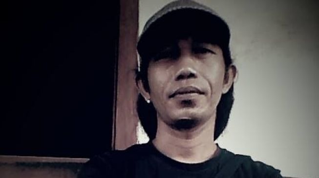 Imron Gondrong, pria mirip Presiden Jokowi. (Facebook)