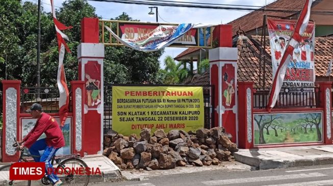 Sengketa Lahan, Pasutri Ini Ngotot Bertahan di SDN 1 Klatak Banyuwangi