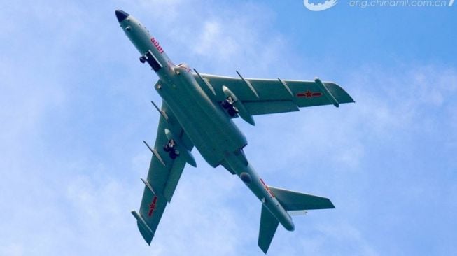 Militer China Pamer Pesawat Boomber Barunya H-6K Saat Latihan Bareng Rusia