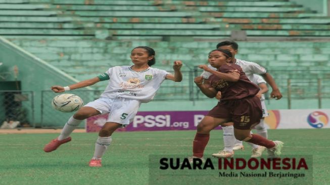 Liga Belum Jelas, Pemain Putri Persebaya Pulang Kampung Latihan di Sawah