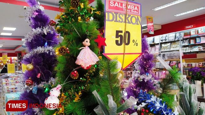 Berburu Pernak-Pernik Natal di Indramayu
