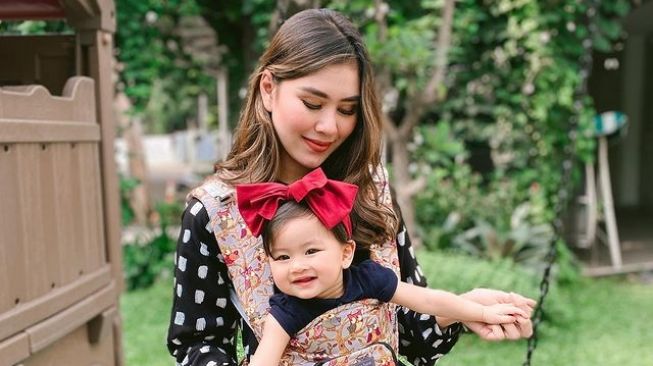 Gemes Banget, Zunaira Anak Syahnaz Sudah Bisa Jalan di Usia Belum Setahun