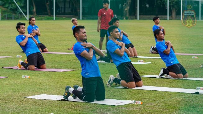 Penggawa Bhayangkara Solo FC, Saddil Ramdani, dan pemain-pemain lainnya saat menjalani TC bersama Timnas Indonesia U-23 di Jakarta (dok. Bhayangkara Solo FC)