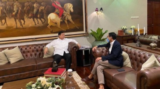 Bagikan Foto Bareng Sandiaga Uno, Prabowo: Selamat Bertugas Menparekraf